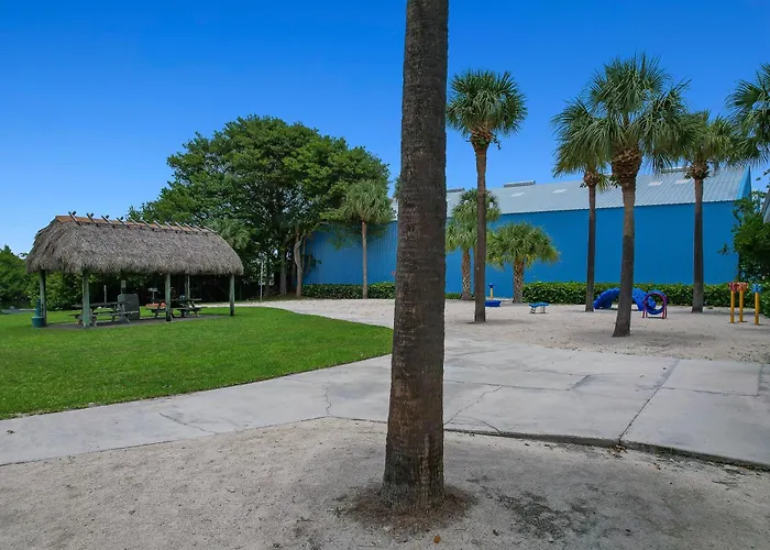 Isla Key Lime - Waterfront Boutique Resort, Htd Pool, Dock, Walkable