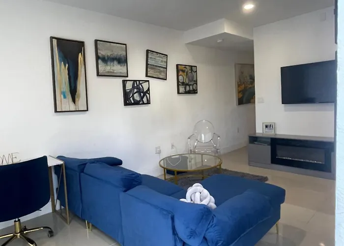 New 3 Story In Homestead- 3/2.5 Balcony & Rooftop
