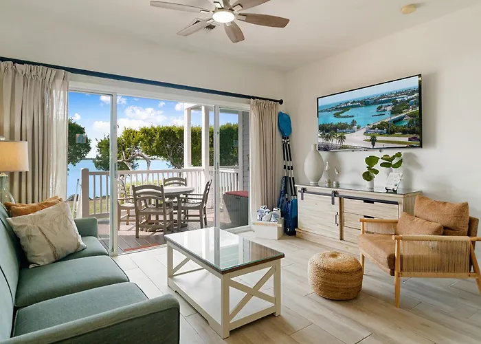 5035 Villa del Sol- Amazing Sunset Views! 2bed 3bath- Slip available